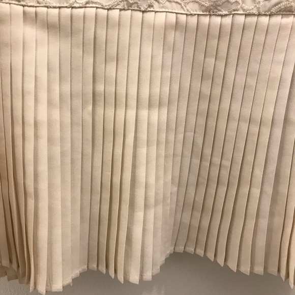 American Eagle Pleated Camisole Lace Medium - Picture 4 of 7